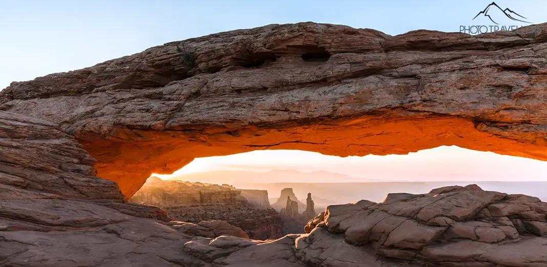 Der Mesa Arch im Canyonlands Nationalpark im Morgenlicht